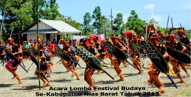 Festival yang menampilkan atraksi budaya Nias.